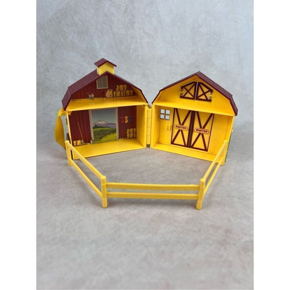 Breyer Stablemate Pocket Barn